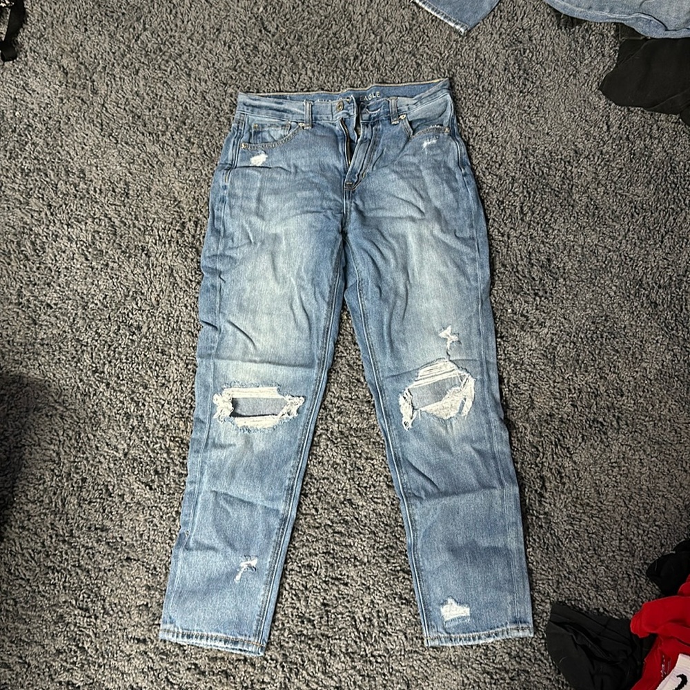 American Eagle, Mom jeans